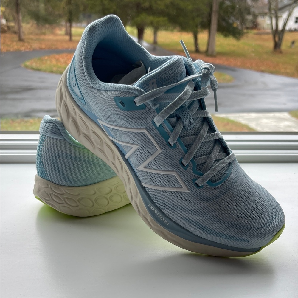 New Balance Women's Light Blue Athletic Shoes 680 Size 9 NWOB